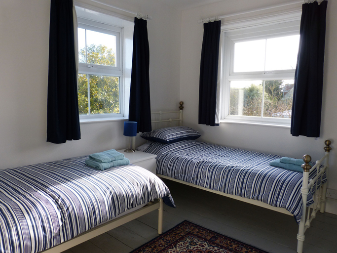 Bedroom 2, 2 Farm Cottages, Isle of Wight