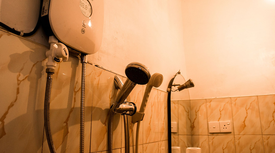 Bathroom, Sholay Villa, Galle Four Gravets