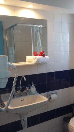 Bathroom 5, Vivian Studios, South Aegean