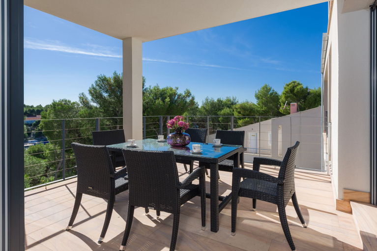 Others 5, Villa Old Mill, Milna