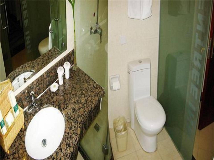 Bathroom 3, Green Tree Inn Zhenjiang Zhongyang Street RT-MART, Zhenjiang