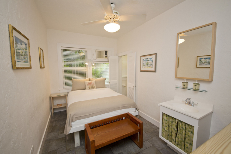 Bedroom 3, Eden House, Monroe