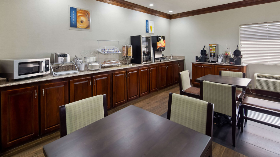 Food & Drinks 5, Best Western Inn & Suites, Peach
