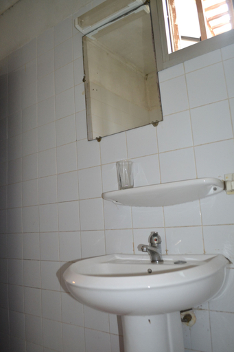 Bathroom 3, Hotel Le Diplomate, Mfoundi