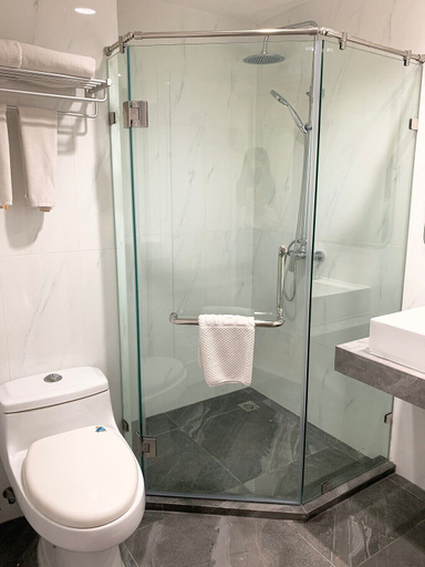 Bathroom 5, Miloft Sathorn Hotel, Sathorn