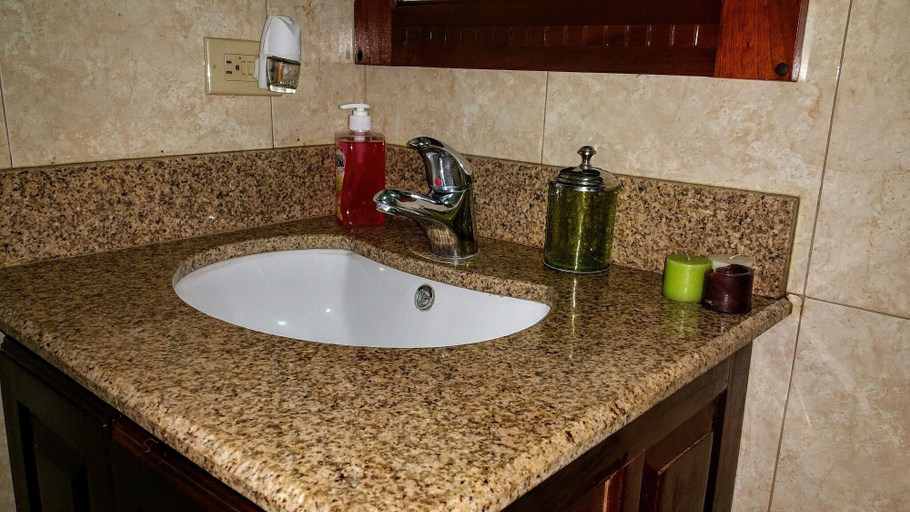 Bathroom 3, Modern London Decor Guest Apartments