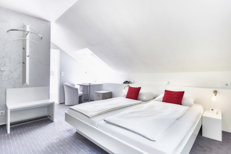 Bedroom 4, Waldhotel Sulzbachtal, Böblingen