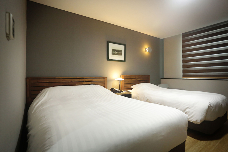 Bedroom 2, Gumi Century Hotel, Gumi