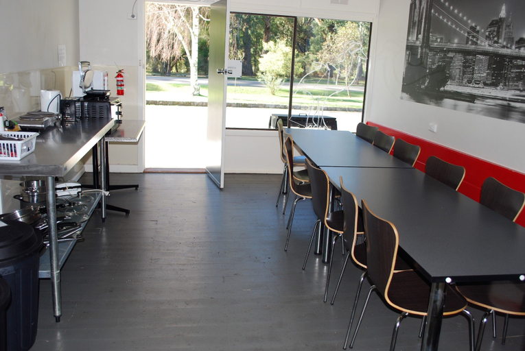Food & Drinks 4, Gariwerd Motel, N. Grampians  - Stawell