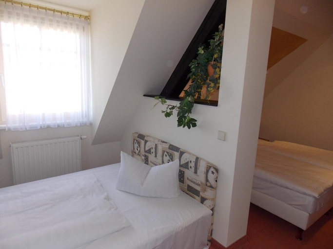 Bedroom 3, Gasthof und Landhotel Zur Ausspanne, Meißen