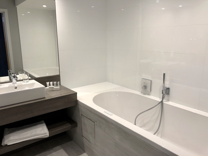 Bathroom 4, Van der Valk Hotel Liège Congrès, Liège