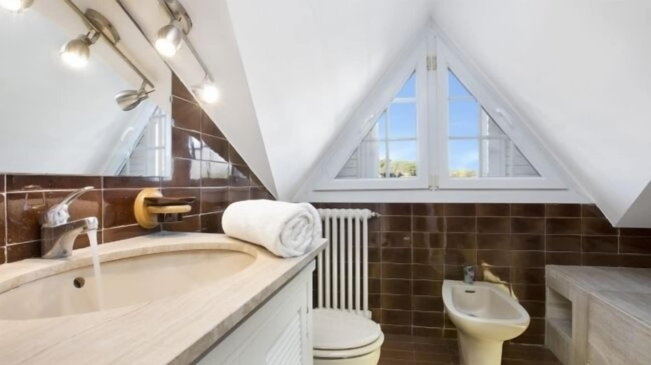 Bathroom 3, Villa Montemare, Girona
