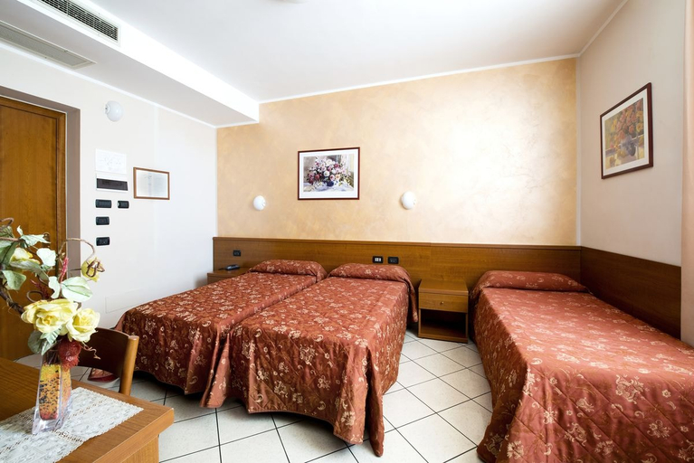 Bedroom 3, Hotel Stazione, Livorno