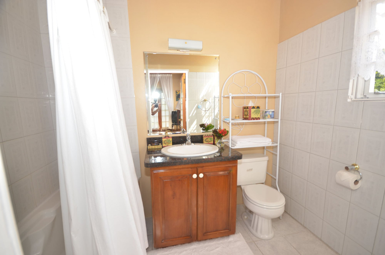 Bathroom 3, Summerhill, 8BR by Jamaican Treasures