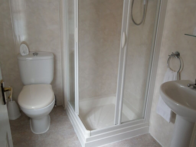Bathroom 3, Bianca Guesthouse, Blackpool