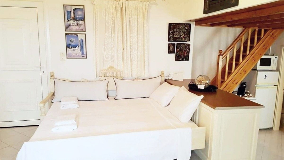 Living area 5, Complex of Cycladic traditional houses, South Aegean