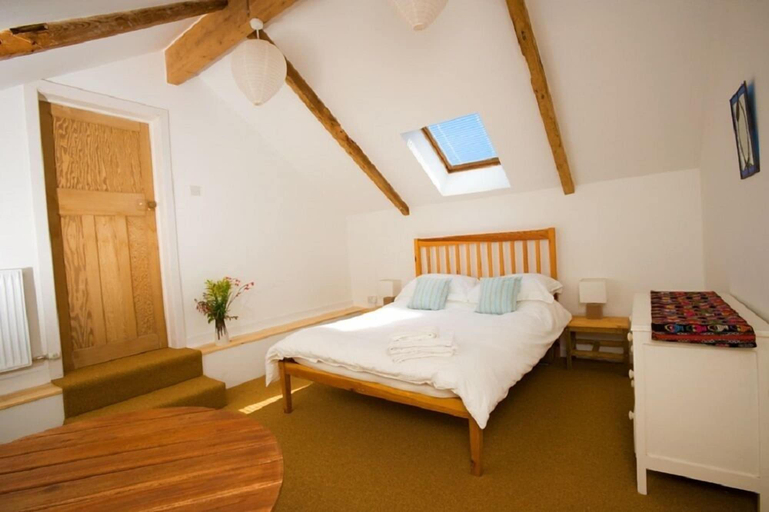 Bedroom 2, Vinegar Hill Pottery B & B, Hampshire