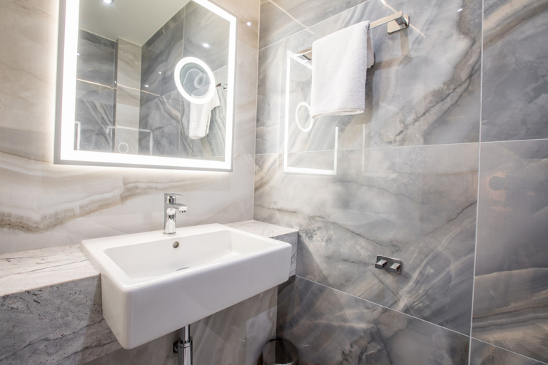 Bathroom 4, Diament Plaza Katowice, Będzin