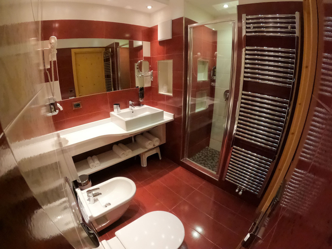 Bathroom 3, Hotel La Torretta, Trento