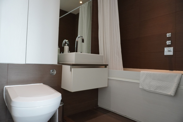 Bathroom 3, Gunwharf Quays Apartments, Portsmouth