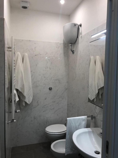 Bathroom 5, Dea Tiburtina, Rome