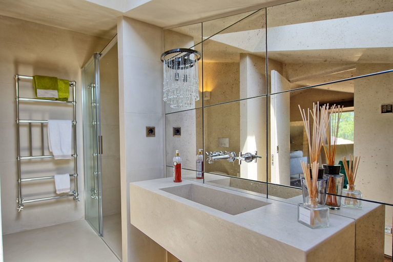 Bathroom 3, Villa Dora, Siena