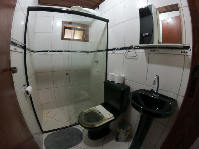 Bathroom 3, Mareou, Angra dos Reis