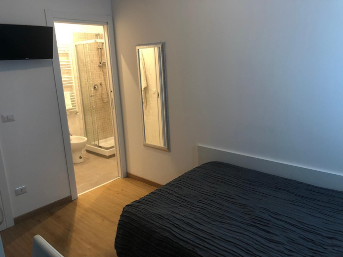 Bedroom 3, Dea Tiburtina, Rome