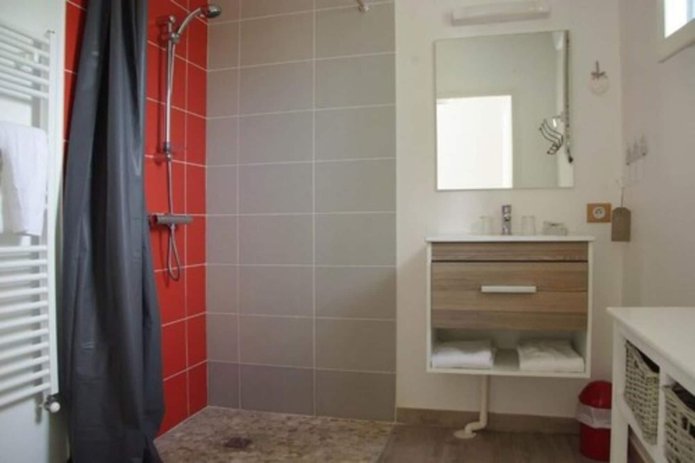Bathroom 5, Les Abris du Chateau, Loir-et-Cher