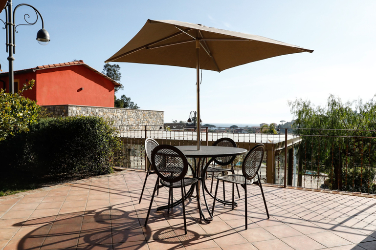 Exterior & Views 22