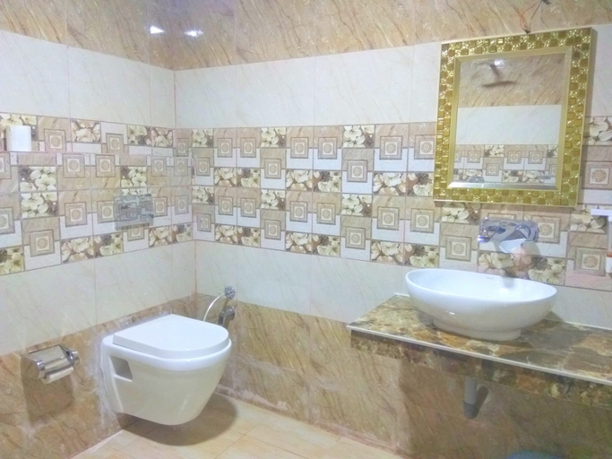 Bathroom 5, Hotel Himdhara, Chamba