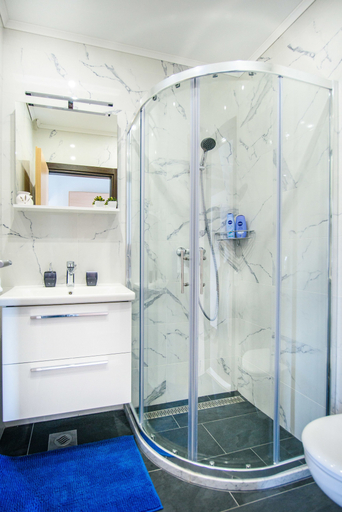 Bathroom 4, California Apartments III, Dubrovnik