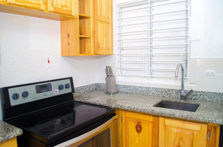 Others 4, Centrally located Oakland Guest Apartment II