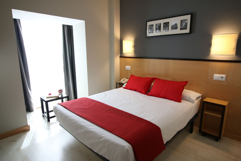 Bedroom 2, Alda Entrearcos, Burgos