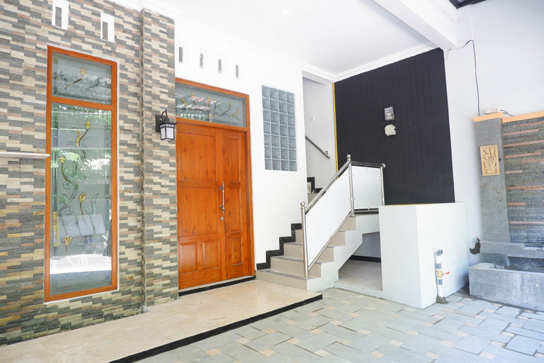 Exterior & Views 2, OYO 1137 Ndalem Panularan, Solo