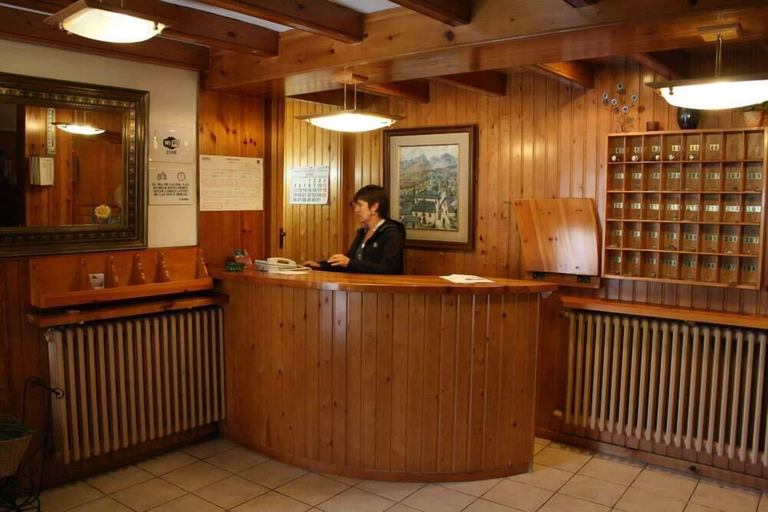 Others 5, Hotel Escalar, Huesca