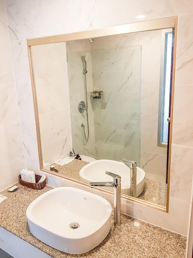 Bathroom 4, Phayao Gateway Hotel, Muang Phayao