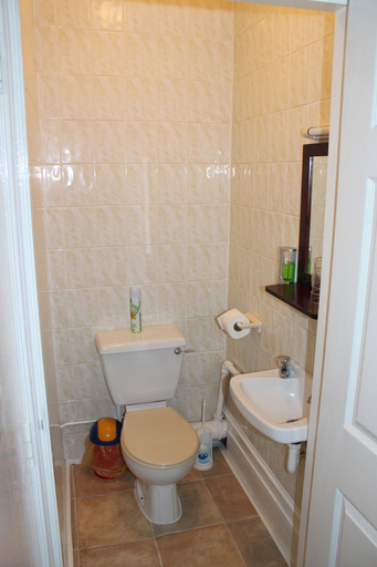 Bathroom 3, Royal Windsor Holiday Apartments, Blackpool