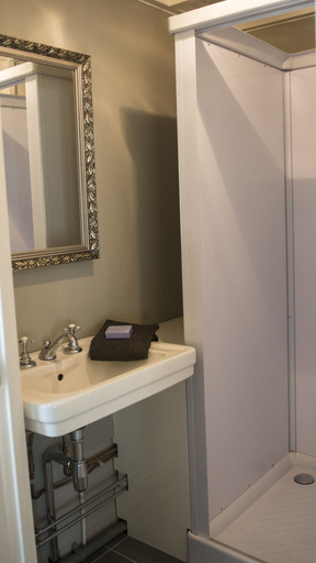 Bathroom 5, B&B Logeren bij van Heeren, Drimmelen