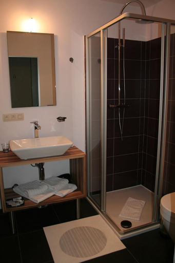 Bathroom 4, Hotel Carpinus, Vlaams Brabant
