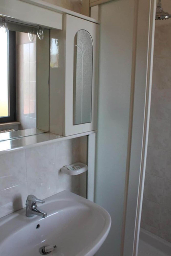 Bathroom 4, Hotel La Villa, Frosinone