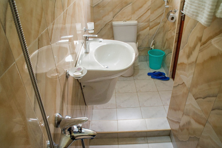 Bathroom 3, Premier Motel, Igara