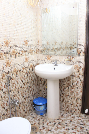 Bathroom 2, Hotel Asian International, Hyderabad