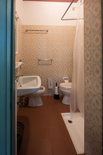 Bathroom, Colors Hostel, Brescia