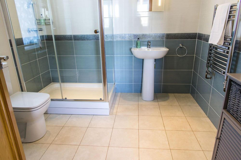 Bathroom 3, Old Pier Cottage B&B, Highland