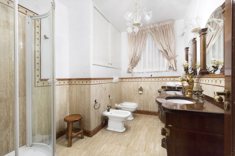 Bathroom 4, Villa Giulia, Napoli