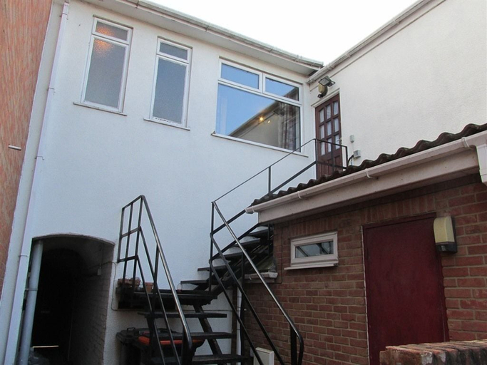 Exterior & Views 2, Leighton Buzzard Apartments, Central Bedfordshire