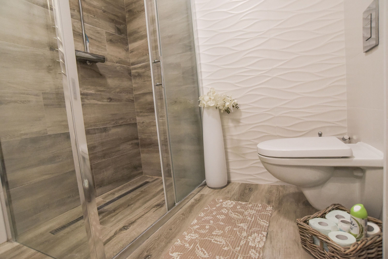 Bathroom 4, Pelicanstay next to Budapest Basillica, Budapesti