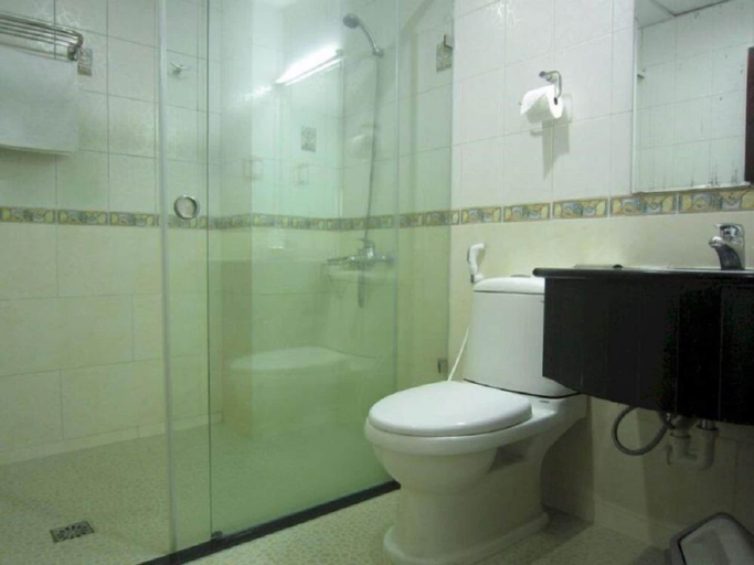 Bathroom 4, Thien Hoa Hotel, Ho Chi Minh City
