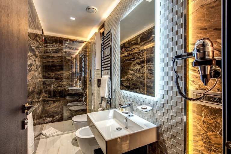 Bathroom 4, Prassede Palace Hotel, Rome